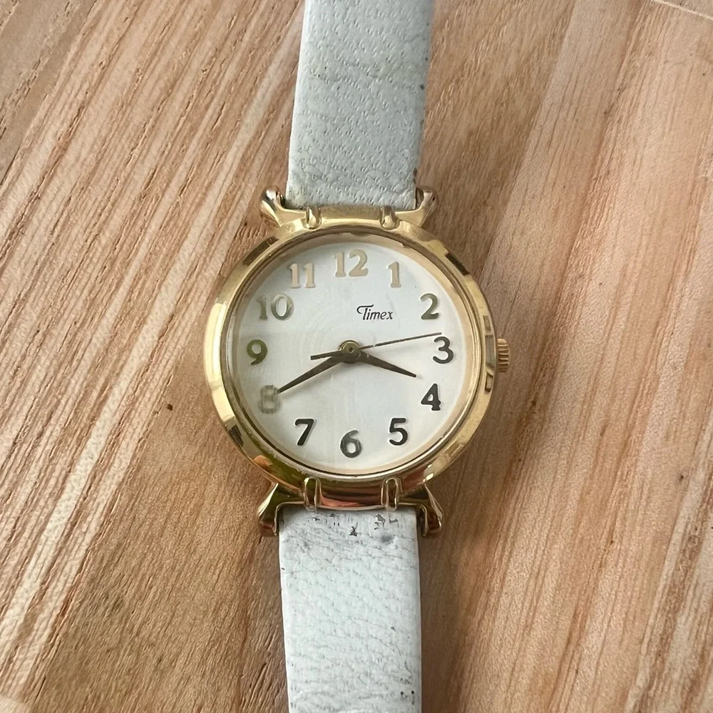 Vintage Timex ladies gold tone white leather dress watch NEW BATTERY